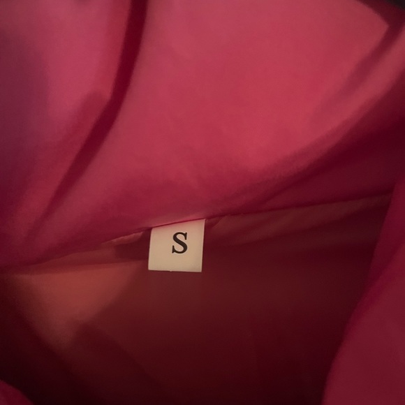 Bright pink puffer vest sz small - Picture 5 of 8